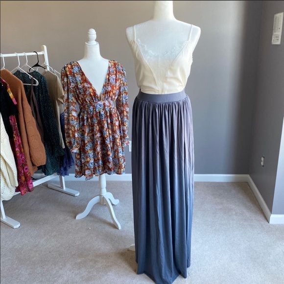 Pleated Maxi Skirt - Picture 3 of 6